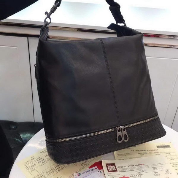 【原版皮】宝缇嘉/BV 男士肩背包，采用南韩软皮，柔软的hobo包造型贴合身形，半部分以手工编织制作，肩背或斜挎方式舒适携带，款号：80188805