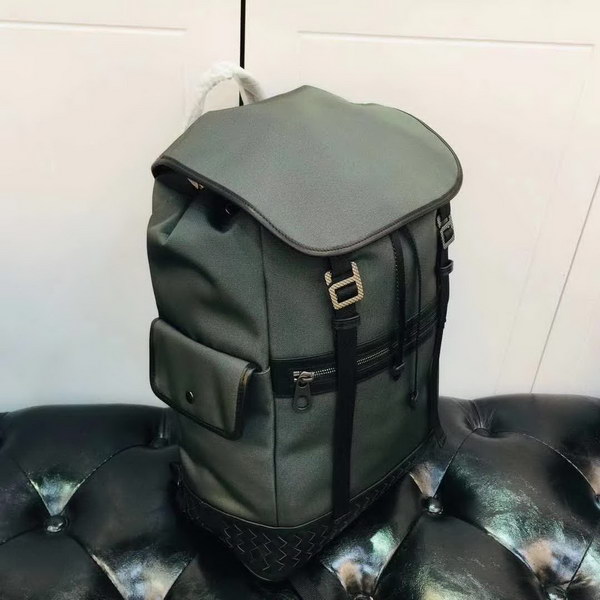 【原版皮】宝缇嘉/BV 男士双肩背包，采用高光胎牛皮搭配防水牛津布，贴袋上编饰标志性的编织图案，设计旨在成就每日佩戴的必备单品，造型质地轻盈，空间充裕，款号：80187308