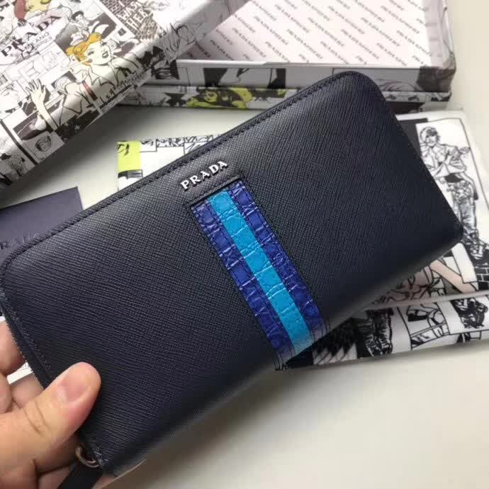 【原版皮】普拉达/Prada 拉链钱夹，选用十字纹小牛皮镶嵌彩带鳄鱼纹裁制而成，经典之作，简单时尚，款号：2ML317