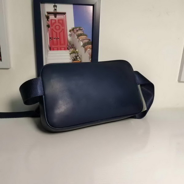 【原版皮】宝缇嘉/BV 男士胸包，腰包，采用蜡胎牛皮精心裁制而成，手工编织，造型贴合身形，空间充裕，非常实用，款号：80182618