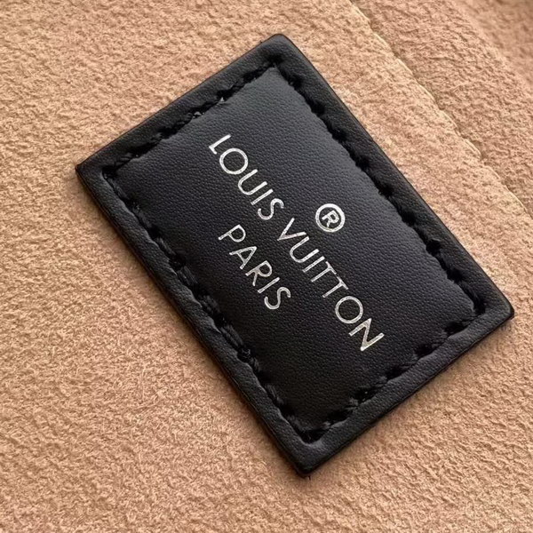 【原版皮】路易威登/LV Petit  Sac Plat手袋， Epi皮革浓缩经典设计，轻盈而充裕的构型可容纳手机等日常所需，可拆卸肩带实现手提，肩背和斜挎选择，款号：M69575