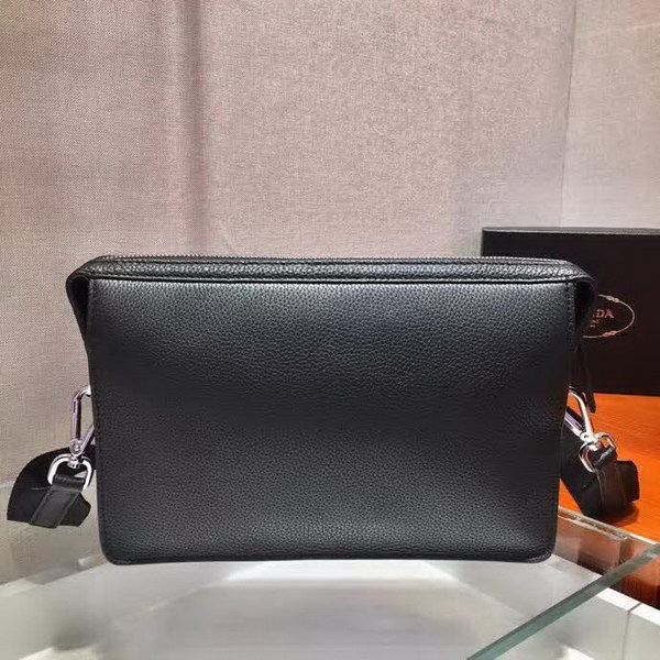 【原版皮】普拉达/Prada 男士斜跨包，采用小牛皮材质，又可当手包，一包当两包用，正面口袋，格层多多，时尚又大气，男士们值得入手，款号：2VH091