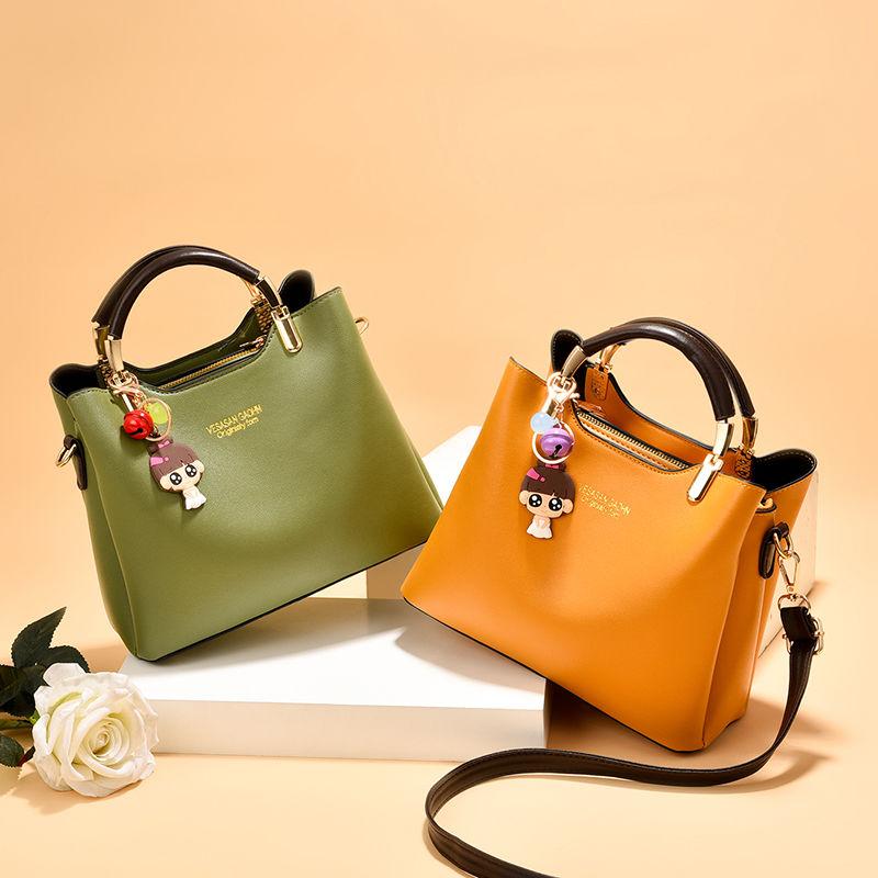 2020革の質感の女性の新しい小さな新鮮なレディースバッグ