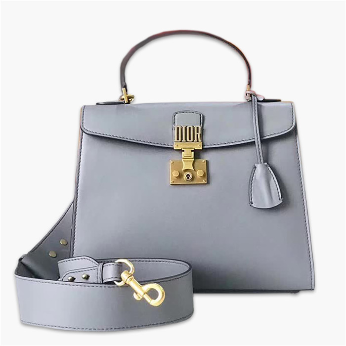 【原版皮】迪奥/Dior 手提包，选用平纹小牛皮裁制而成，饰以品牌标识字母锁扣，低调奢华，简约时尚