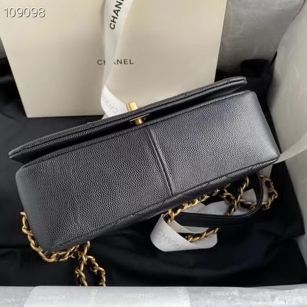 【原版皮】香奈儿/Chanel 新款口盖包，选用牛皮颗粒经过特殊工艺抛光，皮面略微亮闪闪，增加了耐磨度同时又超质感，经典的菱格纹设计，双C纽扣设计，19的皮穿金属粗链条，款号：AS1895