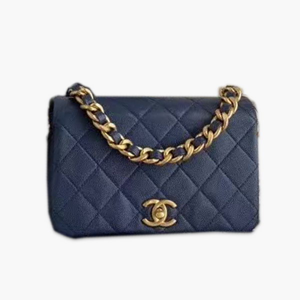 【原版皮】香奈儿/Chanel 新款口盖包，选用牛皮颗粒经过特殊工艺抛光，皮面略微亮闪闪，增加了耐磨度同时又超质感，经典的菱格纹设计，双C纽扣设计，19的皮穿金属粗链条，款号：AS1895