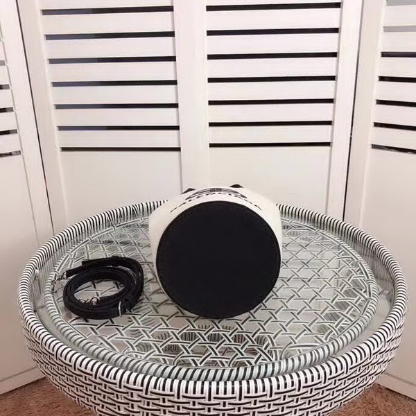 【原版皮】巴黎世家/Balenciaga, 帆布水桶手提包，黑白设计正面大小logo相衬，经典设计简约不轻易过时，帆布包轻盈易携带，容量却很赞，手提斜挎都是棒棒的