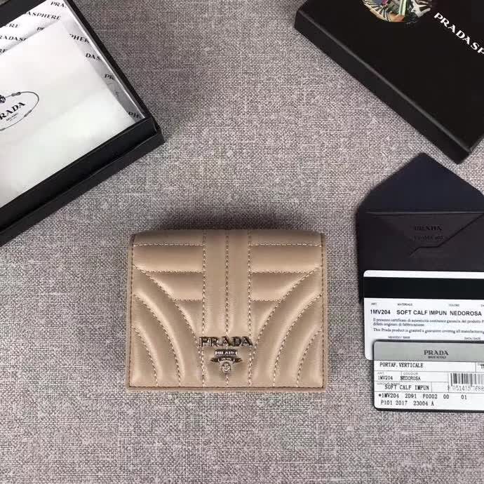 【原版皮】普拉达/Prada 短款钱夹，选用纳帕牛皮裁制而成，点缀散字唛徽标，精湛走线均匀整齐，款号：1MV204