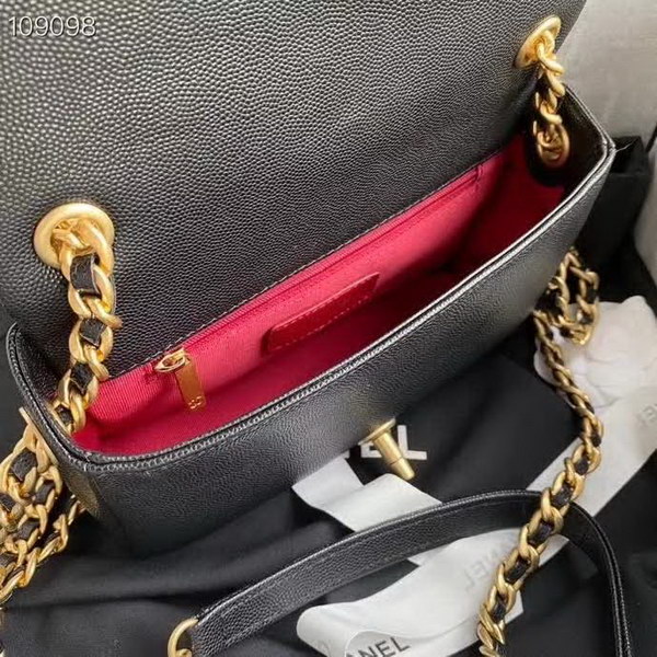 【原版皮】香奈儿/Chanel 新款口盖包，选用牛皮颗粒经过特殊工艺抛光，皮面略微亮闪闪，增加了耐磨度同时又超质感，经典的菱格纹设计，双C纽扣设计，19的皮穿金属粗链条，款号：AS1895