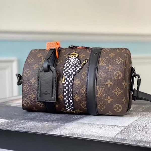 【原版皮】路易威登/LV nano Keeoall 枕头包，以Monogram帆布为袋身，装饰了公仔图案，男女都可以背额款，酷酷帅帅的，款号：M45652