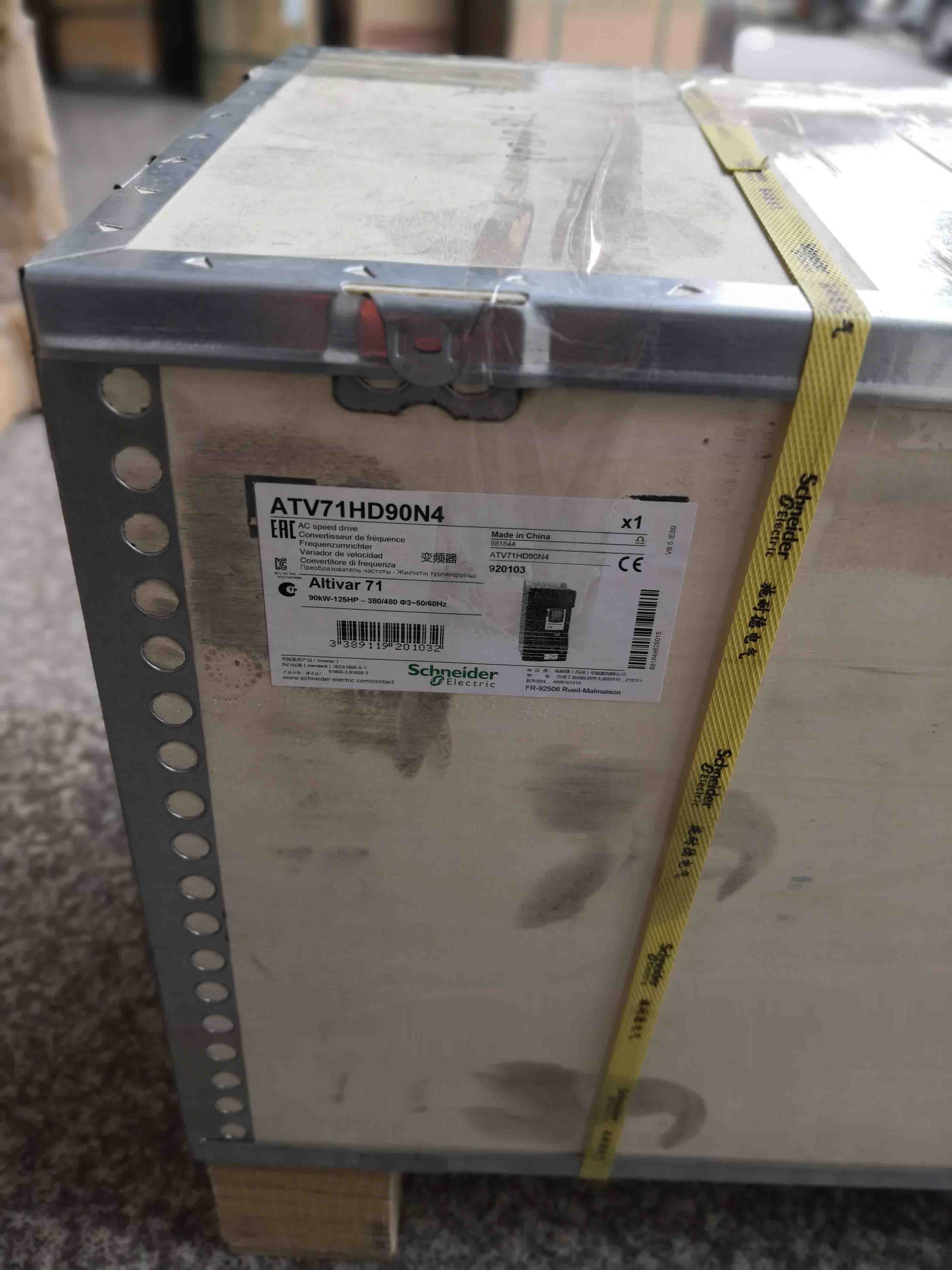 ATV71HD90N4 Schneider Variable speed drive ATV71 - 90kW-125HP Original Factory Sealed New