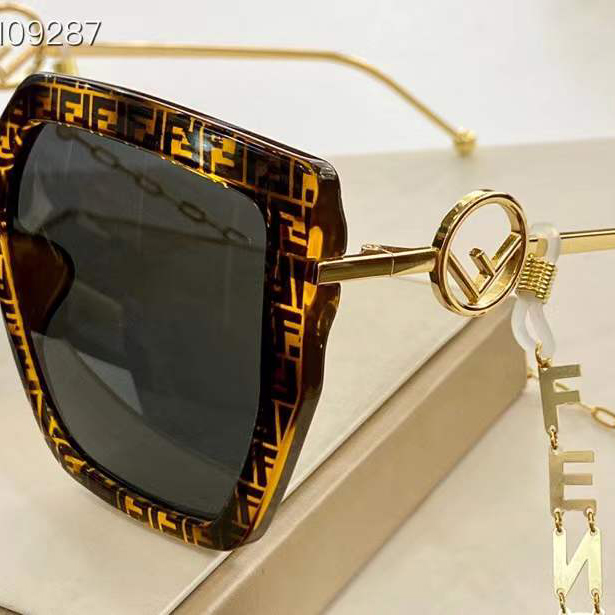 ☆「时尚达人首选」芬迪Fendi☆2020全网最新太阳眼镜流行趋势销量排行第一,让你做最耀眼最酷的时尚达人