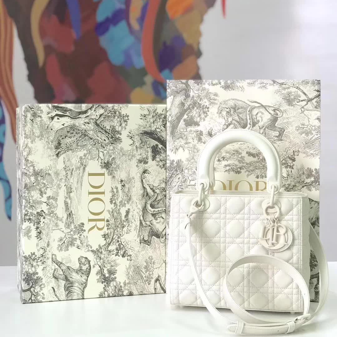 【原版皮】迪奥/Dior 戴妃包，磨砂系列，选用小牛皮绗缝藤格纹，饰有 Ultra matte 饰面金属配饰