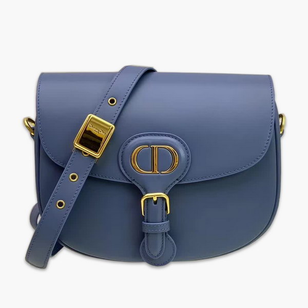 【原版皮】迪奥/Dior bobby 手袋，复古CD logo，硬挺的包身，五金做旧增加了复古感，不易磨损，采用光面牛皮革精心制作，饰以复古金色五金配件提升格调，柔软而富有质感，点缀有军装风格搭扣，款号：M9319